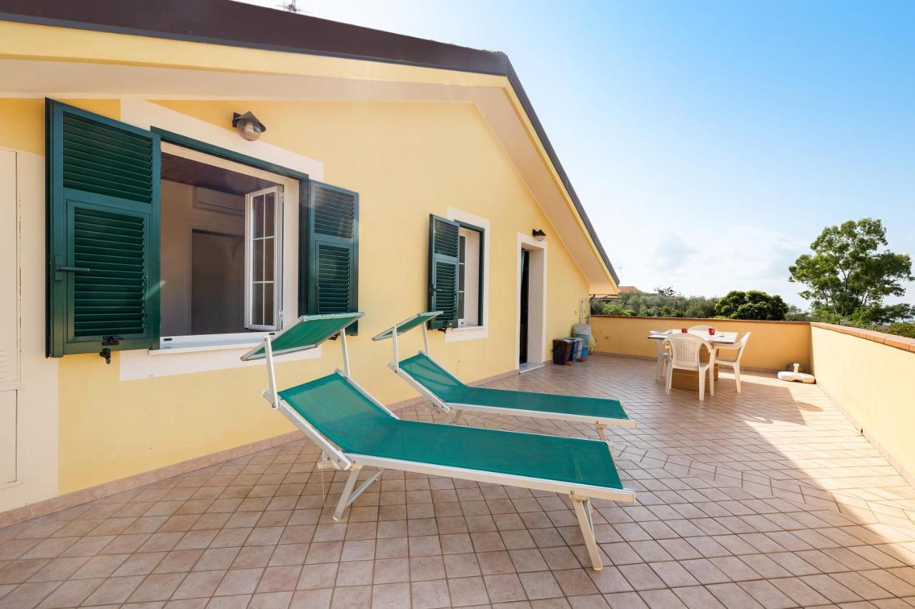 La Casa Di Lady Apartman Ceriale Kültér fotó